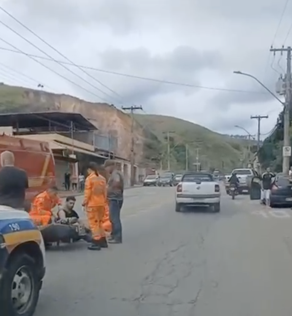 🚨 Acidente entre moto e carro deixa homem ferido em João Monlevade