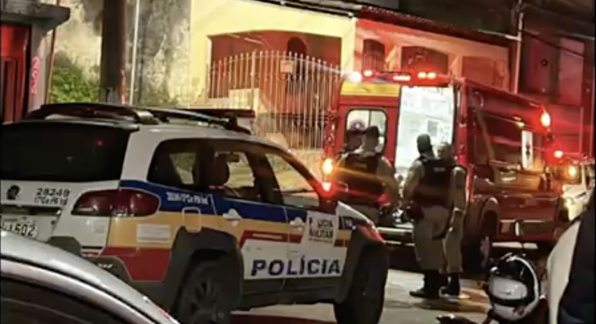 Mulher é esfaqueada no bairro Lucília; Polícia e Corpo de Bombeiros estão no local