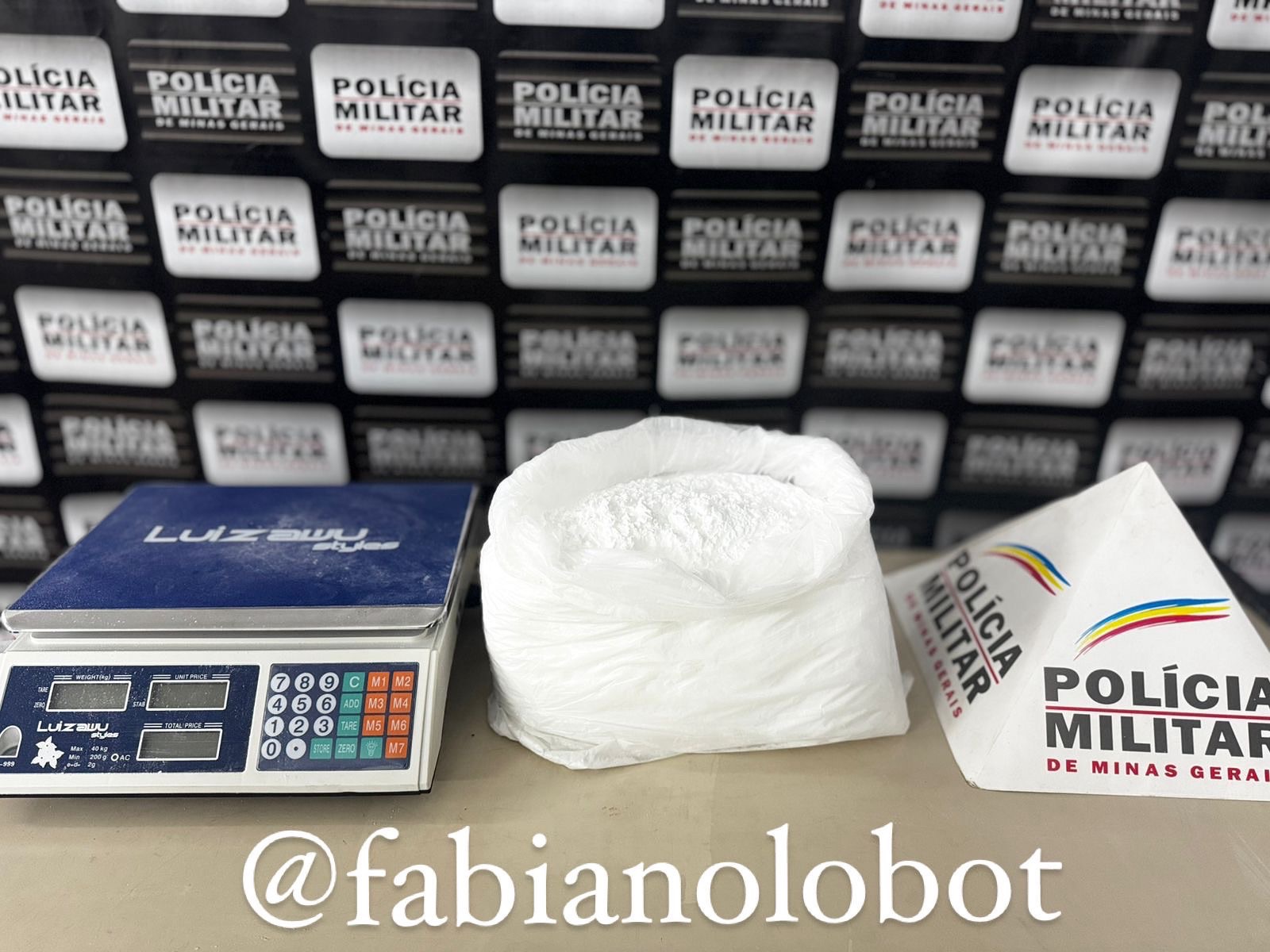 ACONTECEU NOVAMENTE NO CENTRO DE JOÃO MONLEVADE – PM apreende 5 kg de droga em sala comercial