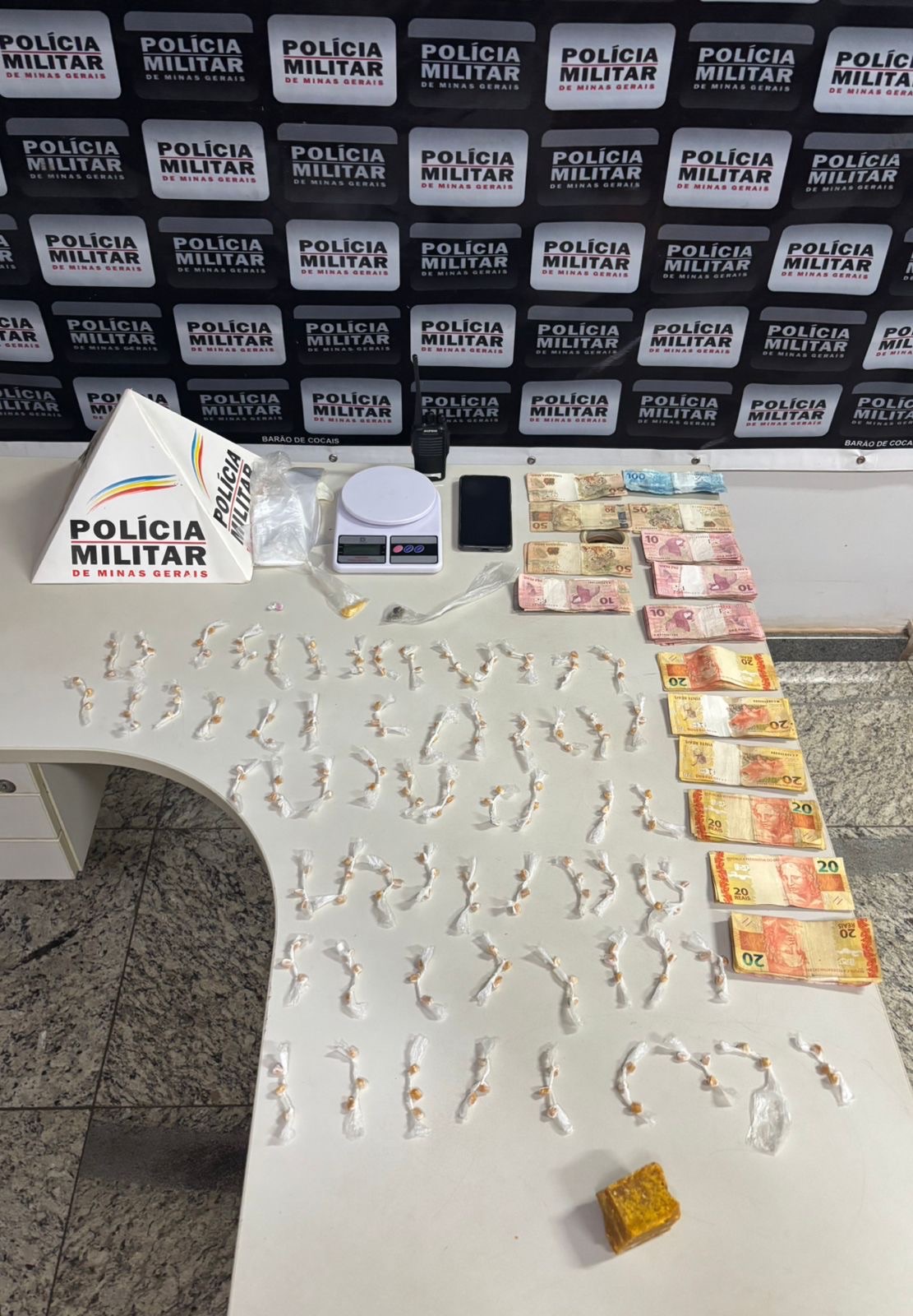 TRÁFICO DE DROGAS EM BARÃO DE COCAIS: HOMEM É PRESO COM DIVERSOS MATERIAIS ILÍCITOS 🚨