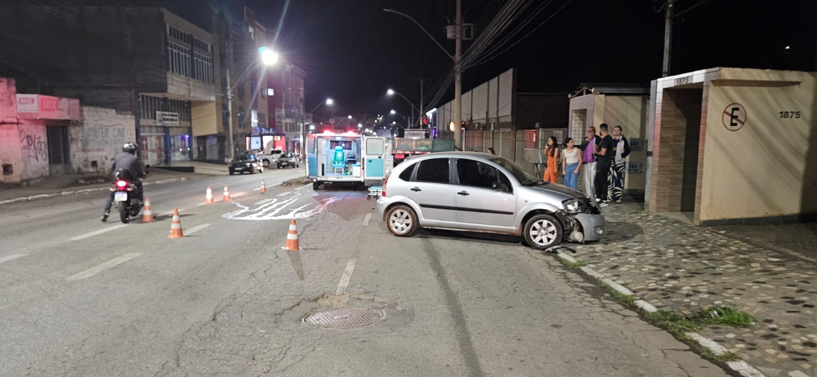 ACIDENTE ENVOLVENDO MOTO E CARRO NA AVENIDA ARMANDO FAJARDO EM JOÃO MONLEVADE