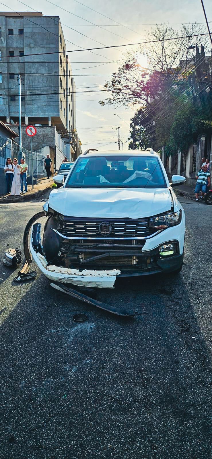 Motociclista e passageira ficam feridos em acidente no bairro Novo Horizonte