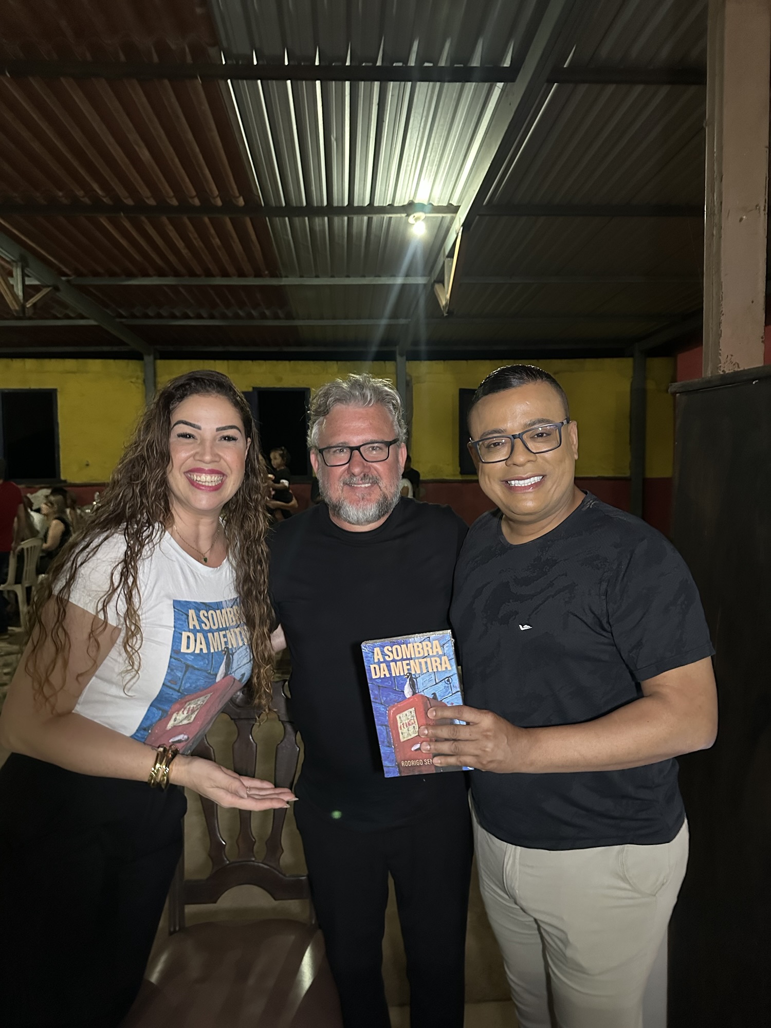 Lançamento do livro A Sombra da Mentira, de Rodrigo Sena Magalhães, reúne convidados em noite especial