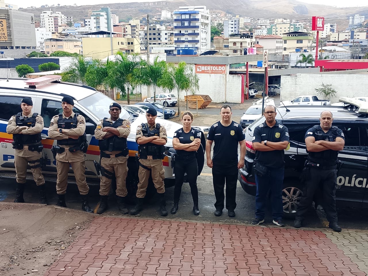&nbsp;Operação conjunta entre Polícia Militar e Polícia Civil prende suspeito de roubo e apreende joias, drogas e munições em João Monlevade
