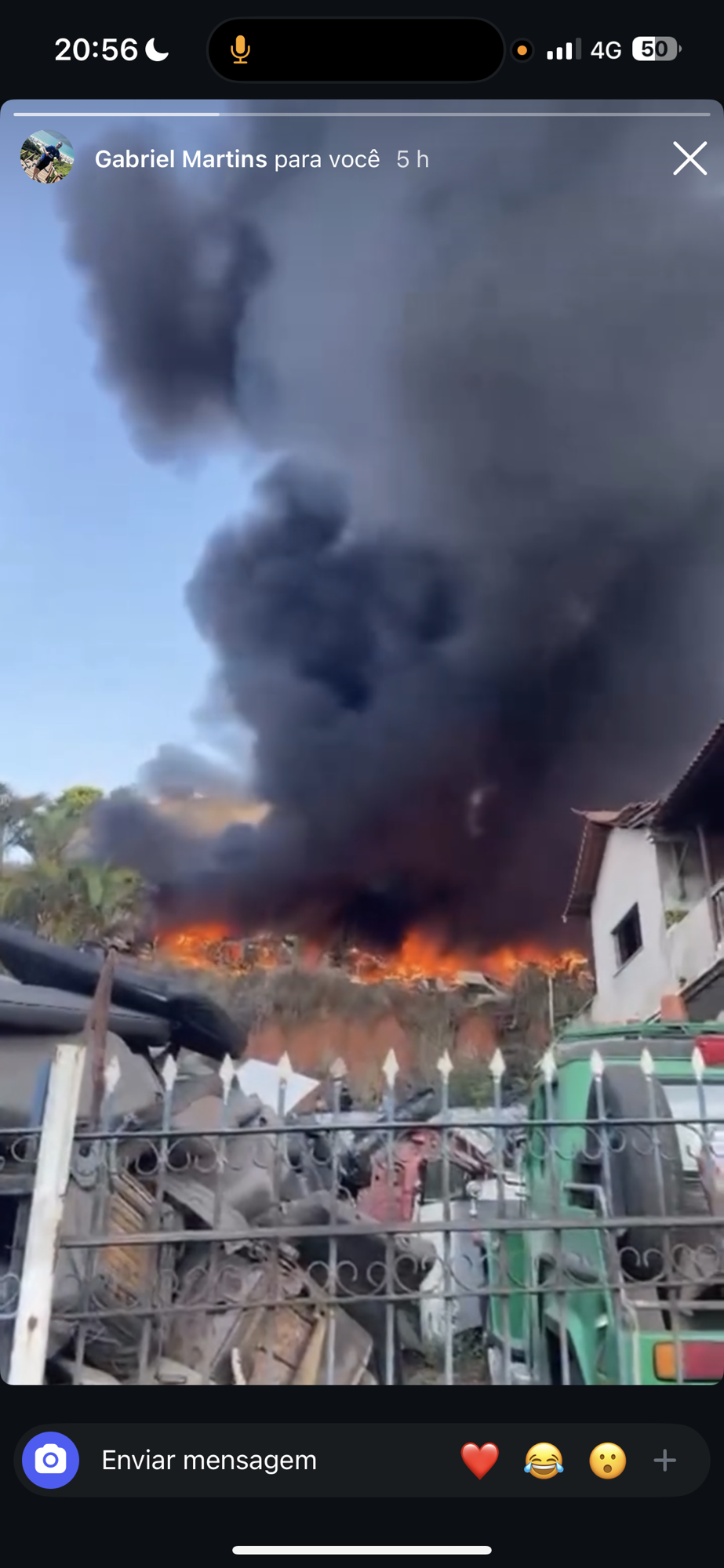 Incêndio de grandes proporções atinge ferro-velho no Bairro Metalúrgico, em João Monlevade