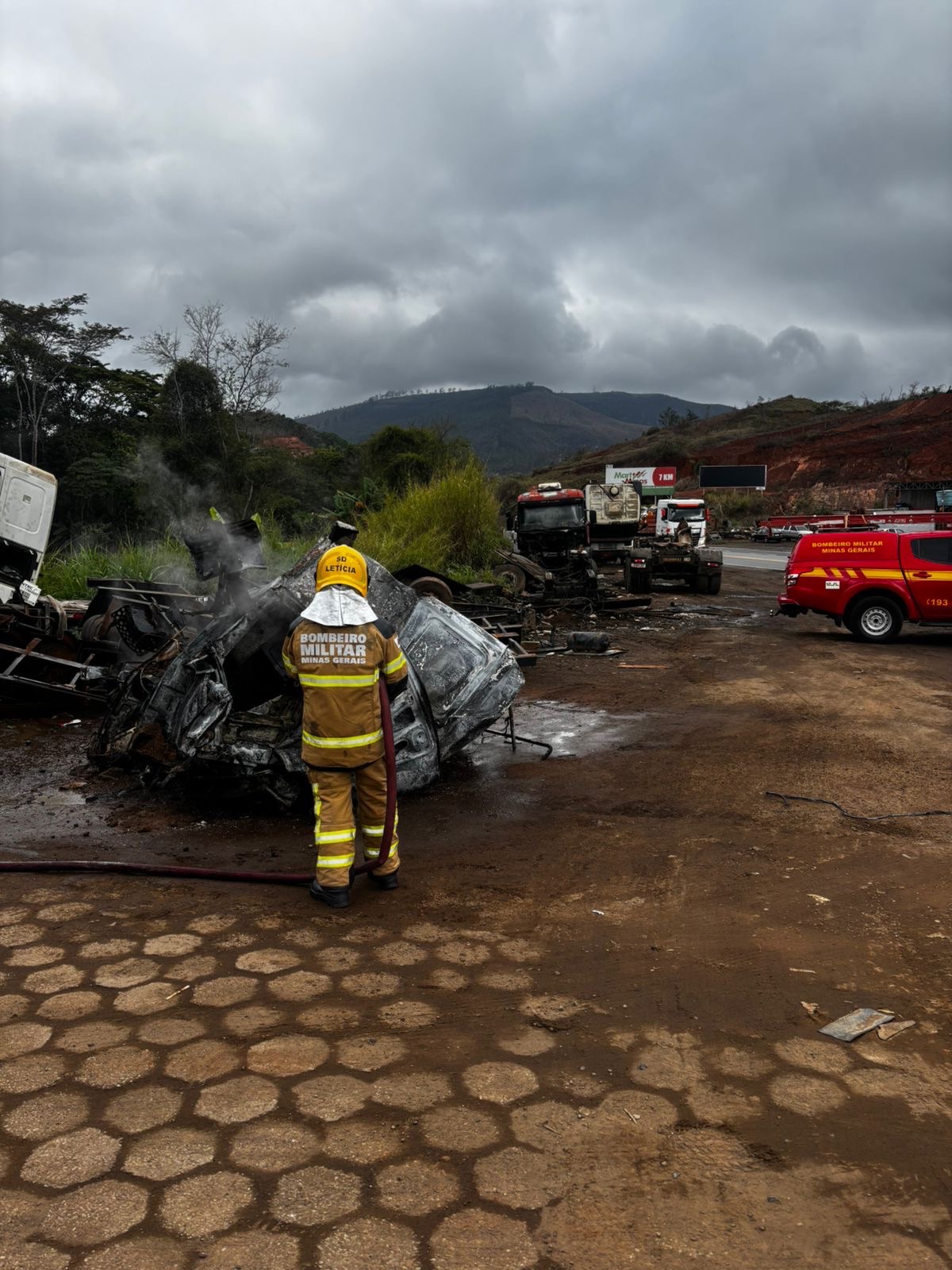 Bombeiros controlam princípio de incêndio em cabine de carreta no bairro Tanquinho 2, em João Monlevade