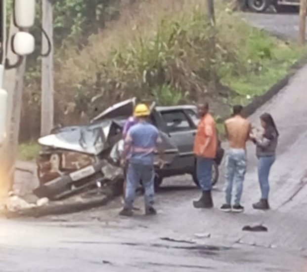 Homem morre e duas pessoas ficam feridas em acidente no bairro Santa Cruz, em João Monlevade