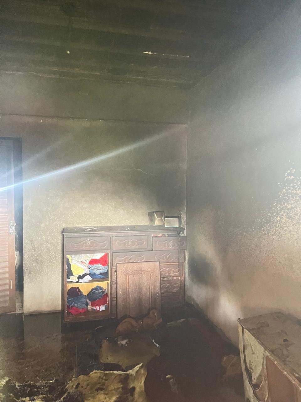 Incêndio atinge residência no bairro Nova Esperança em João Monlevade na manhã desta sexta-feira (28)