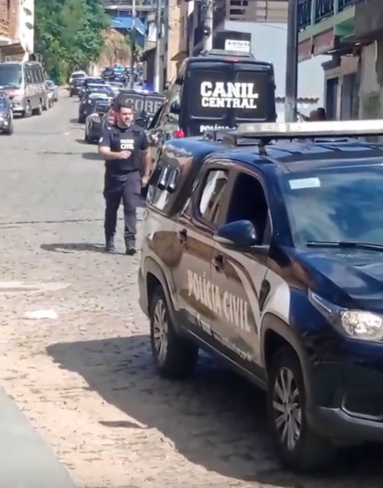 HELICÓPTERO DA POLÍCIA CIVIL E VARIAS VIATURAS NA OPERAÇÃO CÉRBERO FOI DEFAGRADA NA MANHÃ DESTA SEXTA CONTRA FACÇÕES EM JOÃO MONLEVADE E SÃO DOMINGOS DO PRATA