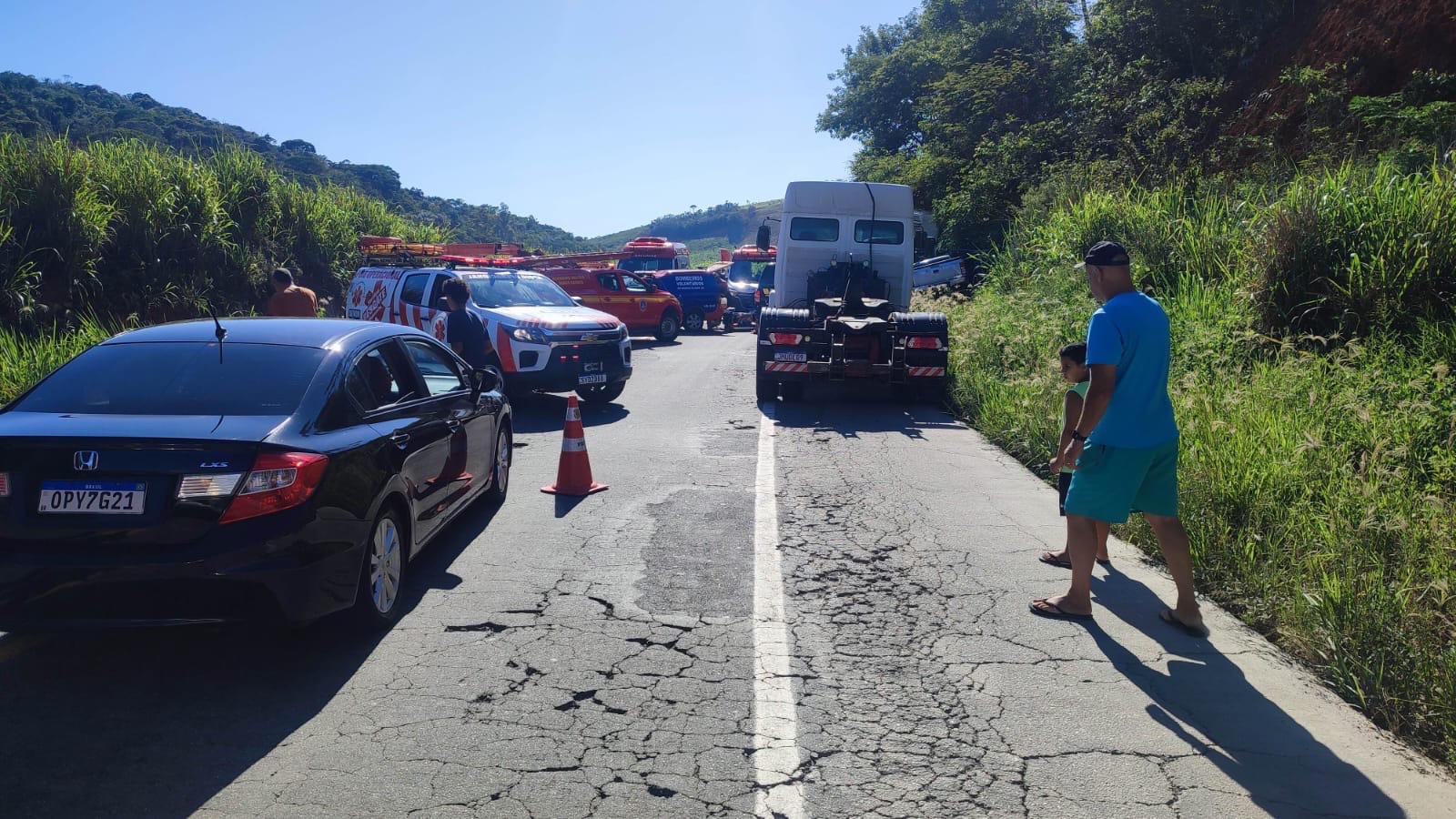 ACIDENTE GRAVE ENVOLVENDO CAMINHÃO, CARRO E CAMINHONETE NO TREVO DO PRATA