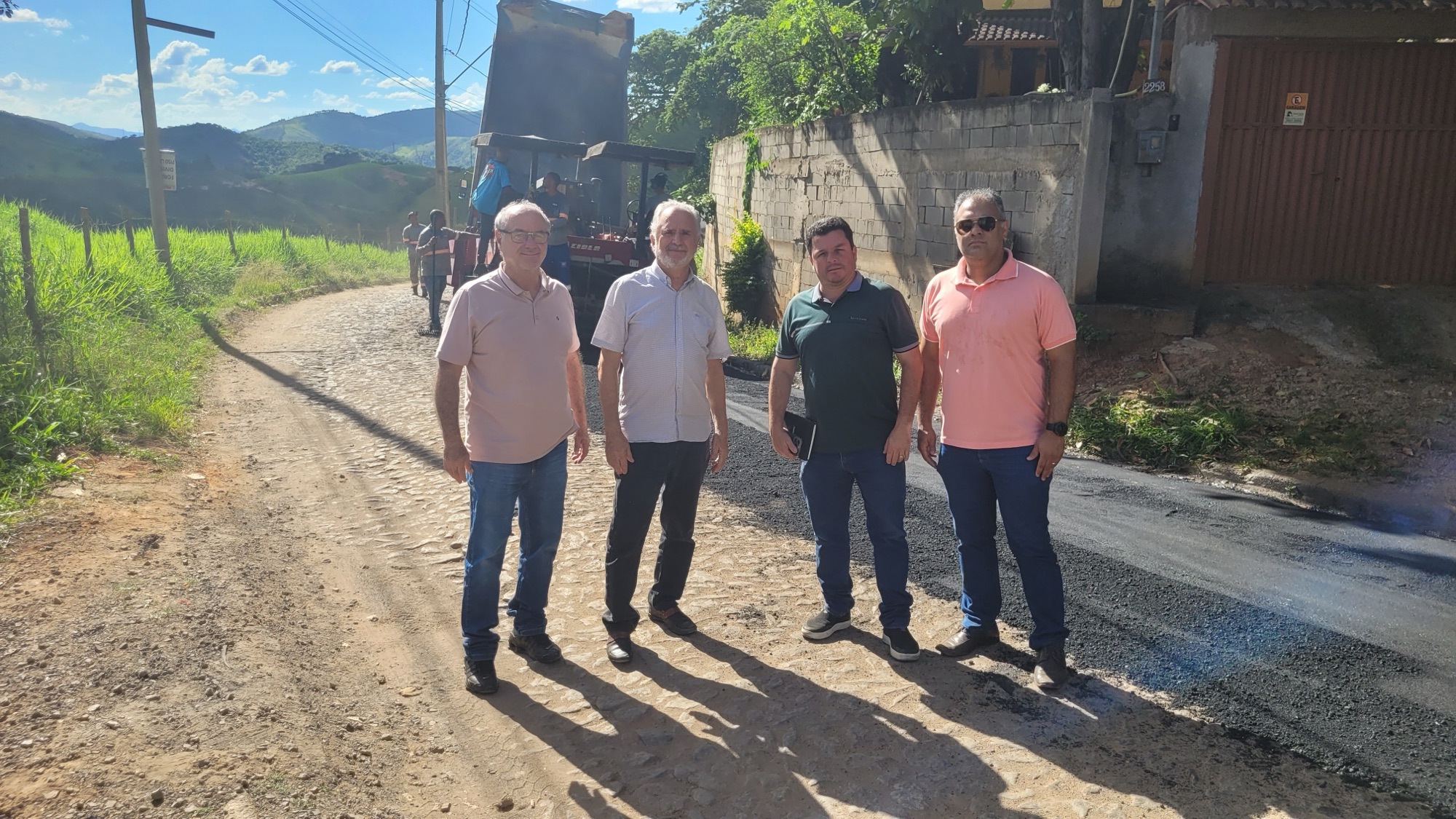 Prefeitura de João Monlevade inicia asfaltamento&nbsp;na principal via&nbsp;do bairro Nova Cachoeirinha