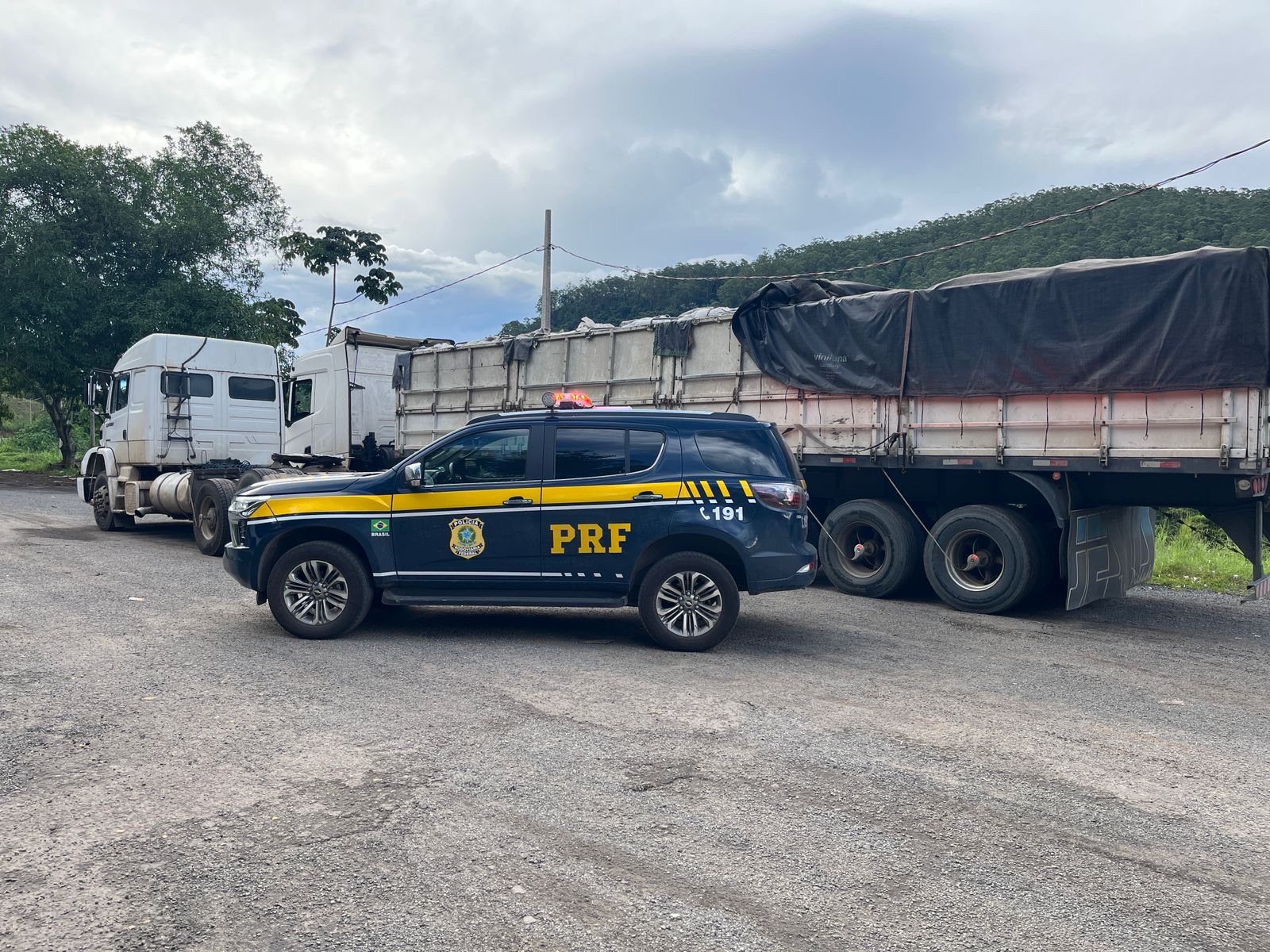 Carreta roubada com carga de café e um “cavalinho” são recuperados pela PRF na BR-381Um bloqueador de sinal (jammer) foi apreendido