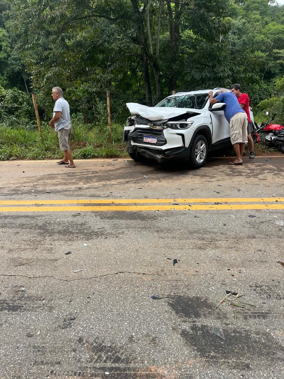 ACIDENTE GRAVE EM ALVINÓPOLIS ENVOLVE TRÊS VEÍCULOS