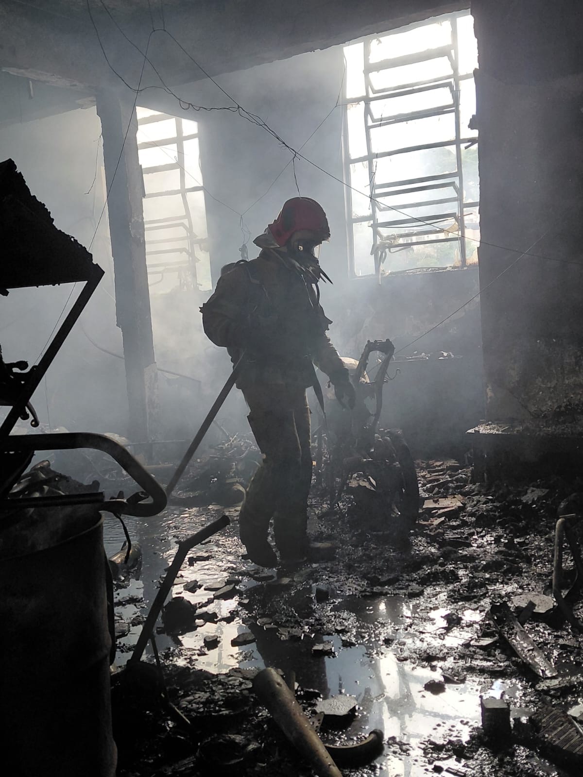 INCÊNDIO EM LOJA NO PRÉDIO DO HOTEL MARQUES EM JOÃO MONLEVADE