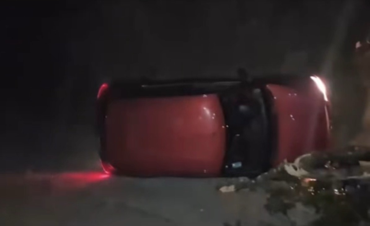 CARRO CAPOTA NA AVENIDA VEREADOR JOÃO BRAGA ESTRADA DO JACUÍ EM JOÃO MONLEVADE