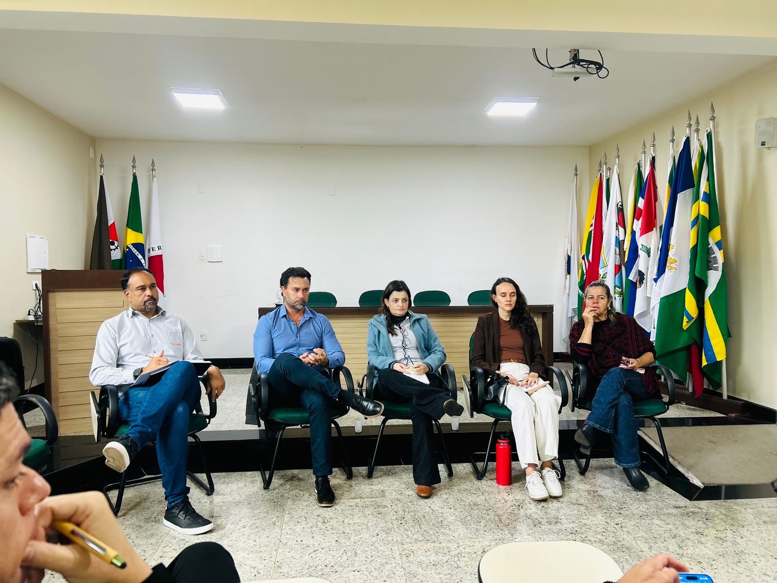 A Associação dos Municípios da Microrregião do Médio Rio Piracicaba (AMEPI) recebeu, nesta quarta-feira (1º), representantes do Comitê da Bacia Hidrográfica do Rio Piracicaba (CBH Rio Piracicaba) para uma reunião voltada ao fortalecimento da cooperação entre as instituições e ao alinhamento de estratégias para a gestão dos recursos hídricos da região.