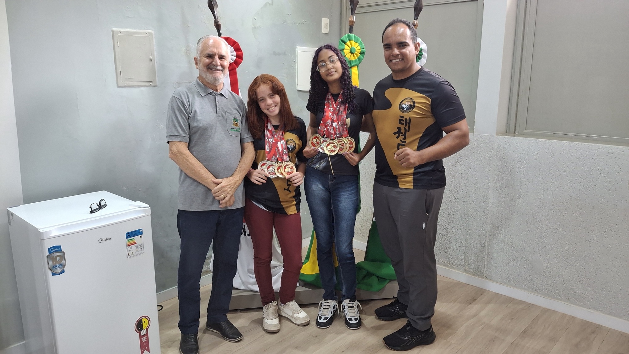 Dr. Laércio&nbsp;recebe atletas monlevadenses classificadas para o Brasileiro de Taekwondo