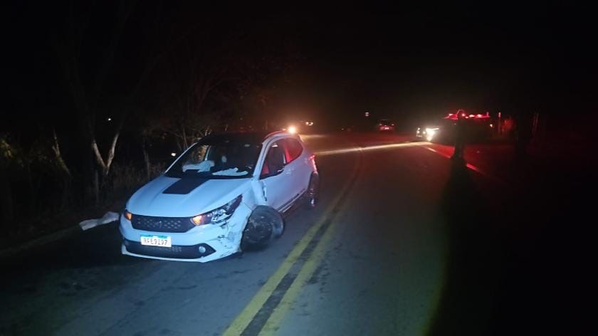 Um homem de 35 anos foi preso pela Polícia Militar após uma colisão lateral envolvendo três veículos na noite deste sábado (15), na MGC-120, na altura do km 409, na comunidade do Chaves, em Santa Maria de Itabira. O acidente foi registrado por volta das 21h40.